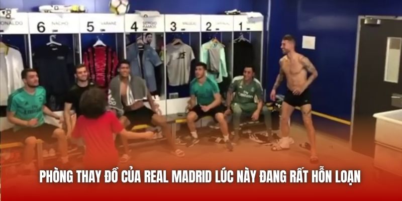 Phòng thay đồ của Real Madrid lúc này đang rất hỗn loạn